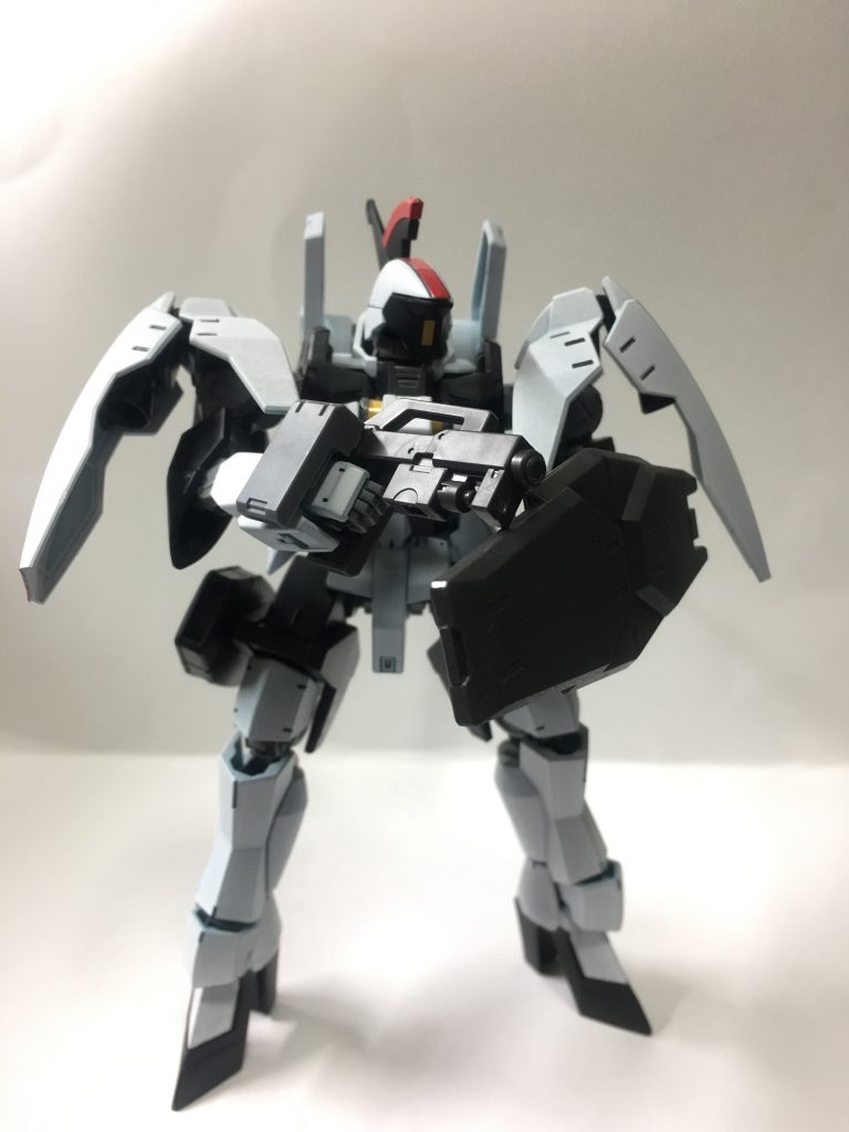 武装はショートライフル、シールド、ナイトブレード