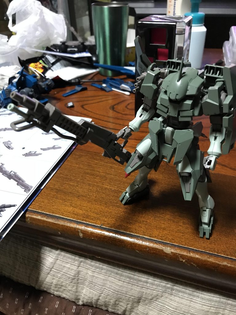 素組み。ここから何色に塗装しようかで１ヶ月くらい悩む。