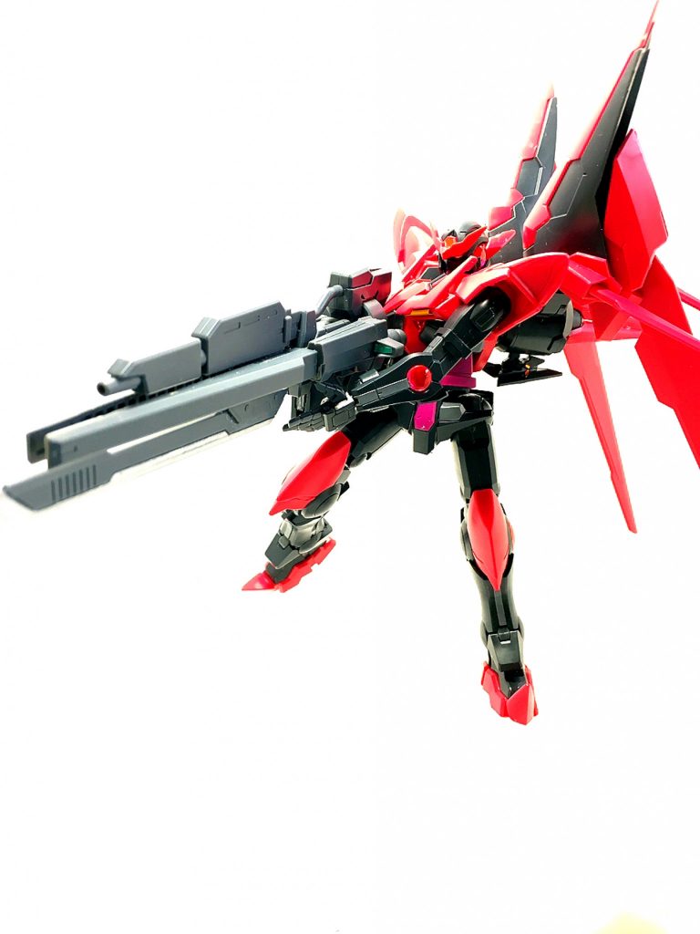 ## GNセリスティーヌβライフル
GNドライブを接続する大型ライフル
銃身下部にアタッチメントを取り付け、様々な戦況に対応する
姉妹武装に｢GNディトナキャノン｣がある