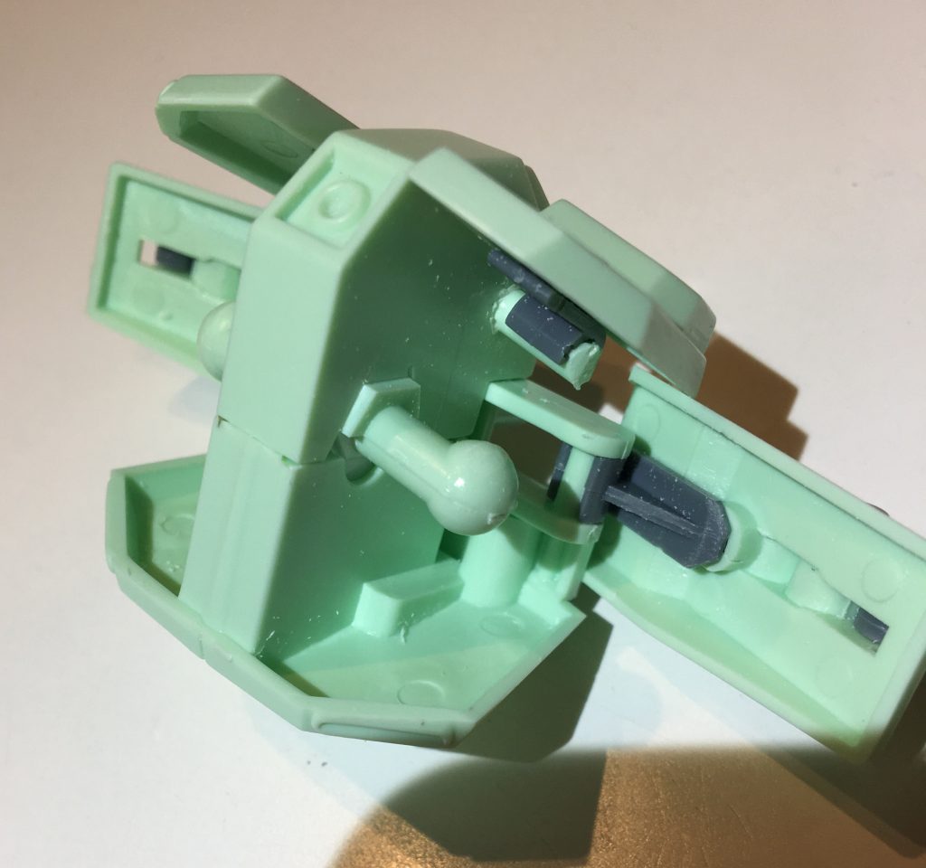 股間軸は前に2mm移動。前アーマーもちょい下げ。