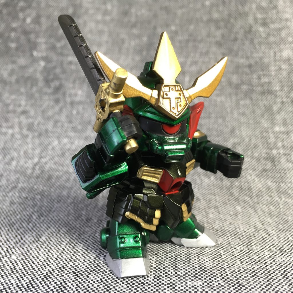 せっかくの付属のザク風マスクを活かしたいなと思い、このカラーリングで塗ってみました。