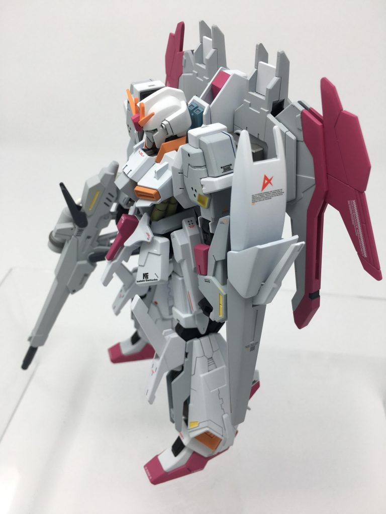 RX-78に倣ってトリコロール要素を入れたかったので襟にワンポイントでブルーを塗りました。