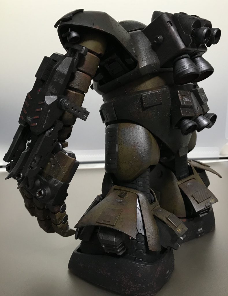 脚部は外装を切り離し、内部にビルダーズパーツのMSグランド、MSスラスターを追加しています。
陸上ではスラスターで擬似ホバー移動できる感じです。