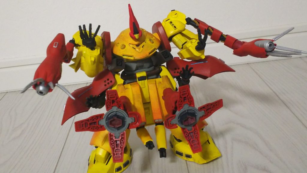 角が回転するとジオフェイスが！(知ってた)
隠し腕やら何やら全てを展開した時の特殊形態的な。
腰横アーマーはガフラン腕を隠し武装っぽくしながらハイゴッグ肩を取付け、元の腕は肩へ。