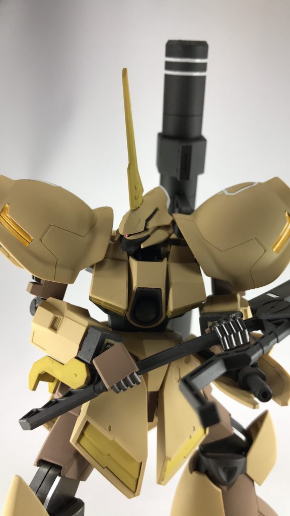 ナックルガード等はミスターカラーのダークイエロー。茶色の部分は同じくミスターカラーのフラットアースです。