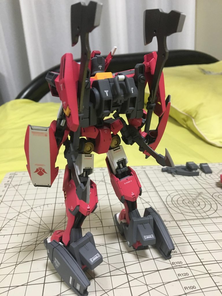 バックショット1
お分かりになるかと思いますが、地上タイプグレイズの、バックパックにフレキシブルアームを無理やりつけた酷い仕様になっております。