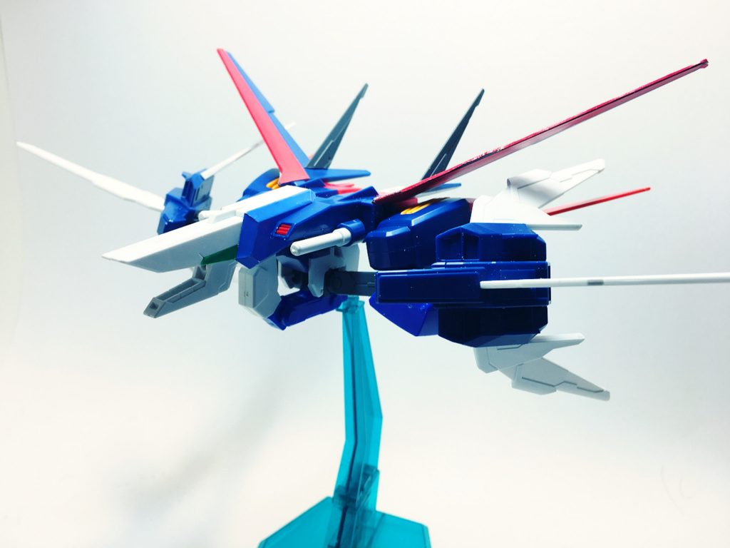 ## トールストライカーヴレイブ
・接続部を隠すように頭部が追加されました!
この頭部はHi-νガンダムヴレイブの物を使用しているため、ビームサーベルを展開できます!
・垂直翼が追加されました
これにより飛行時の安定性が向上しました!