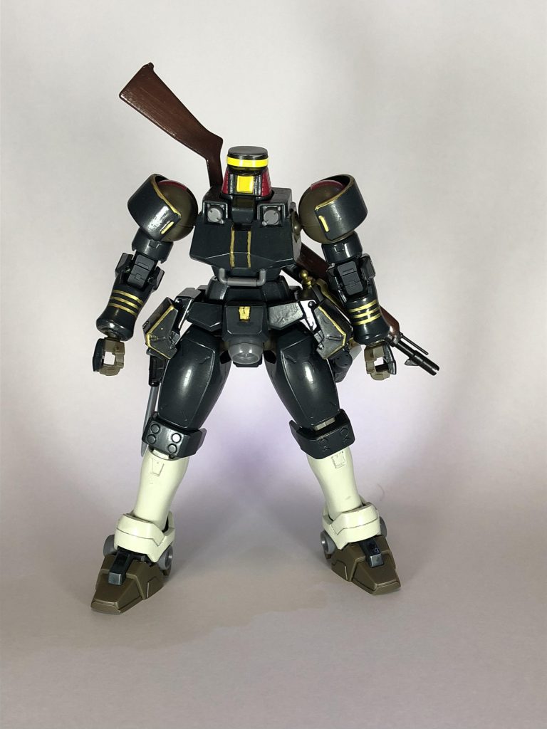 全装備装着状態です。銃剣、歩兵銃、ビーム軍刀、ナックルとなっています。ナックルと歩兵銃は磁石で本体に装着しています。