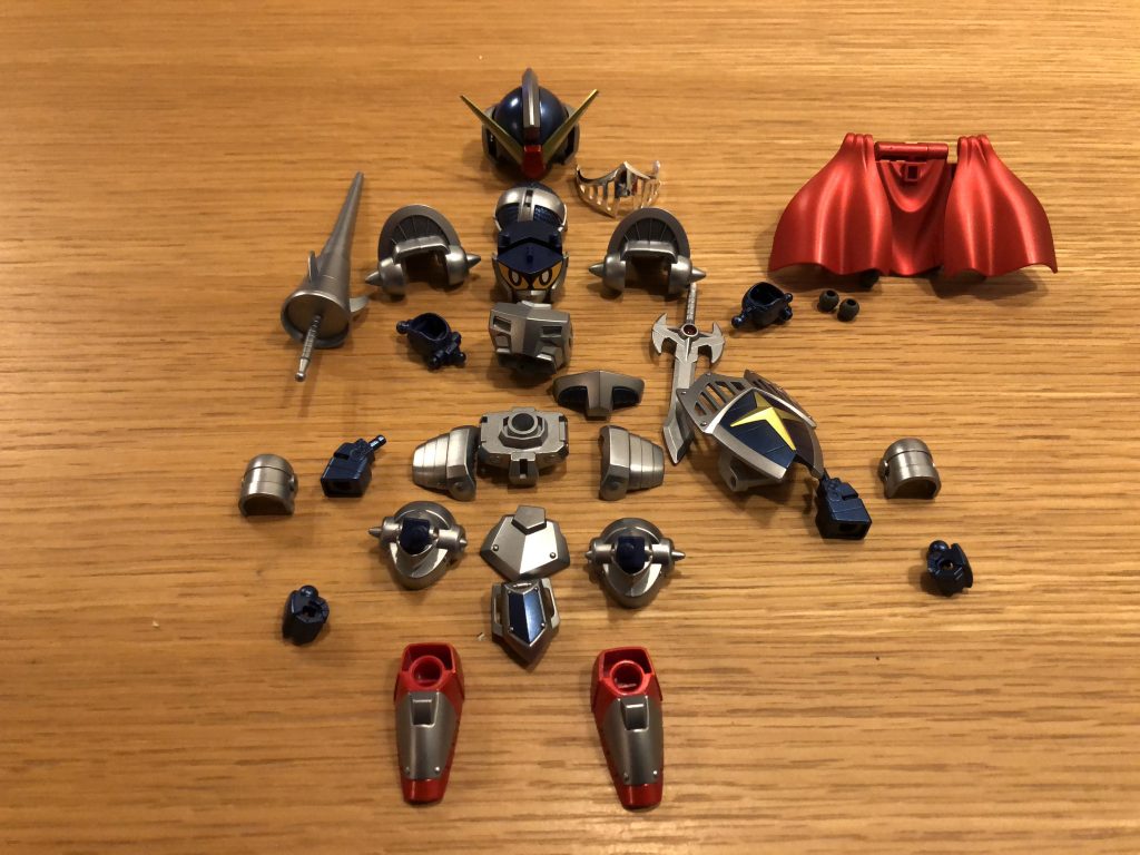 あらかたの塗装が終わりました!
マントをメタリックのレッドを下地にクリアレッドでさらにかさね、その後つや消しでコートしたら狙い通りのいい感じに仕上がりました!