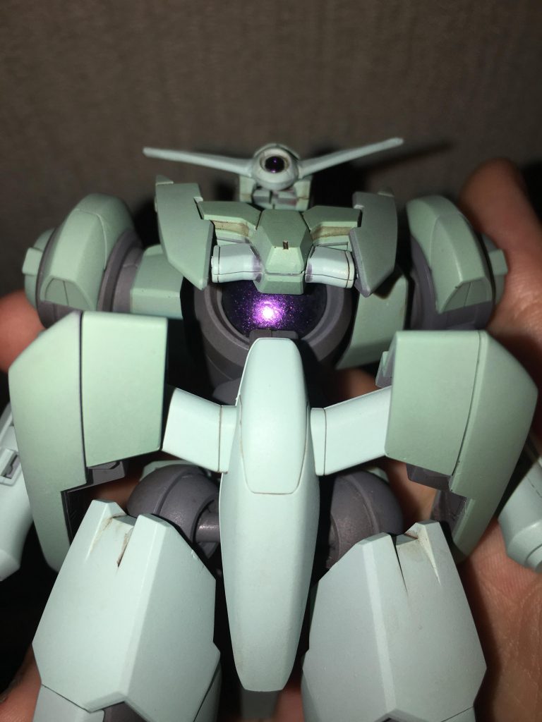 こだわったところは腹の部分がライトを当てないと光らないと言うちょっとしたお遊び・・・(≧∇≦)