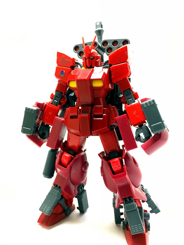 ## アメイジングレッドウォーリア・フルアーマー
レッドウォーリアーにザクアメイジングの
アーマーを装着させた機体
かなり攻撃力が上がっている。
アーマー各部にスラスターが内蔵されているので、機動性はほぼ変わらない