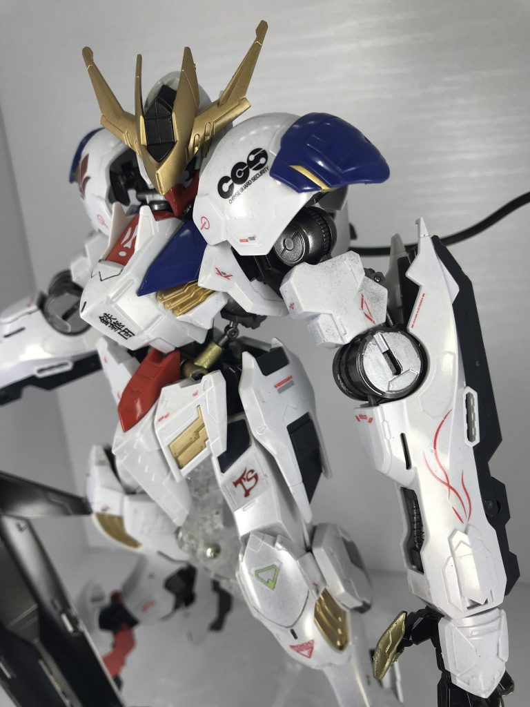 腕にはハイキューのトライバルロータスを貼り付け。