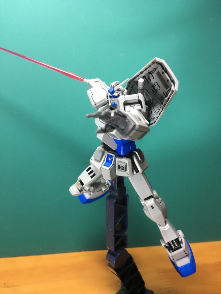 左右平手のお陰でポーズにも幅が出ます。最近はやりの長いビーム刃が付属するのでアクションも映えます。