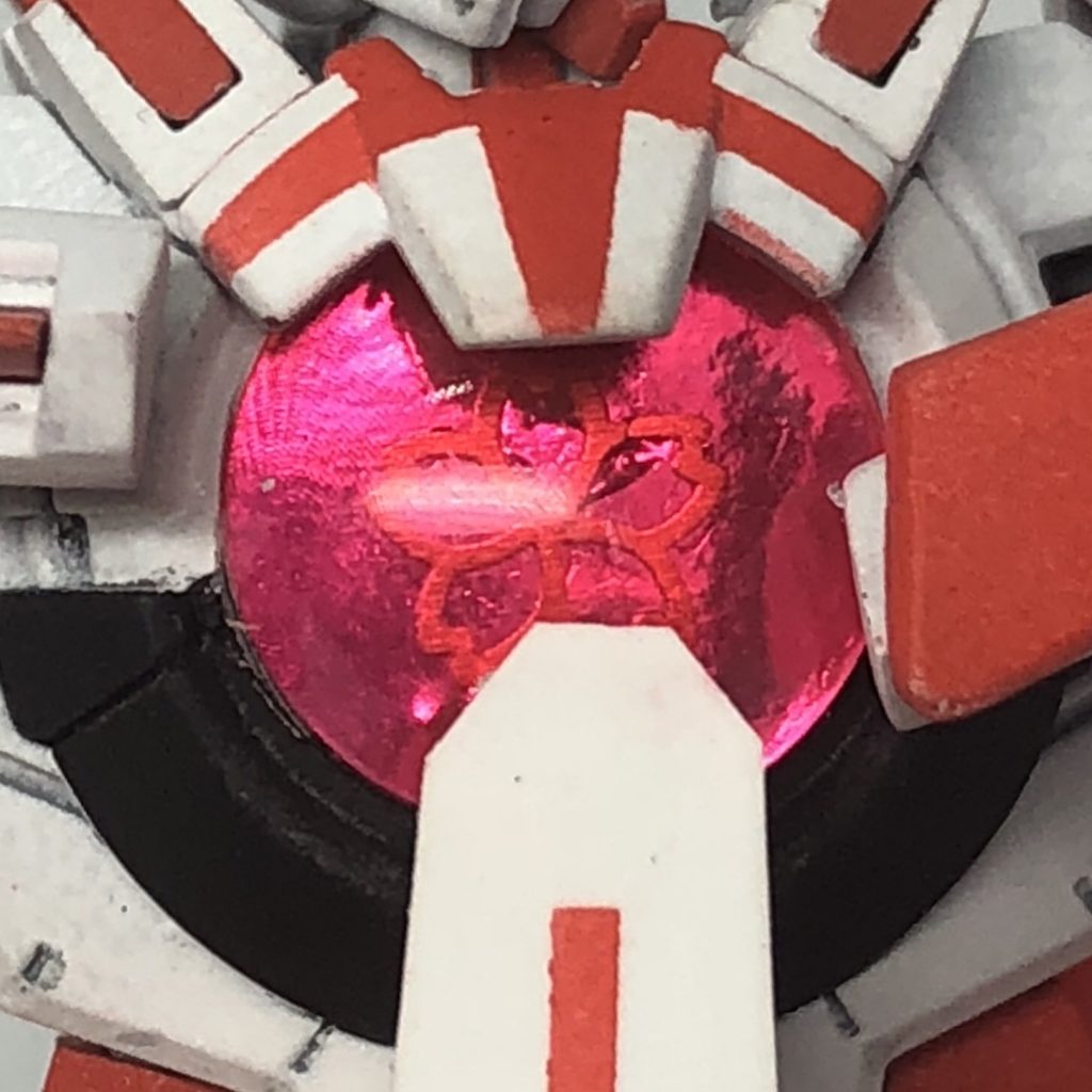 胸部コンデンサには花のメタルパーツを使って満開ゲージっぽくしてあります。