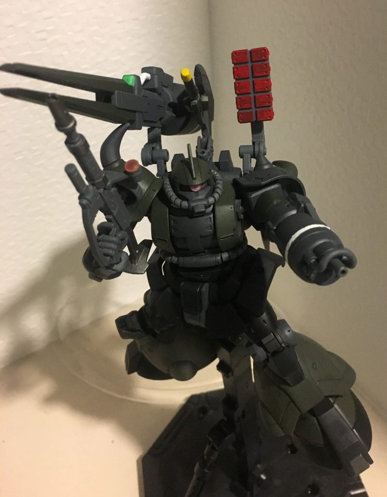 肩:ビームキャノン、ミサイル
手持ち:ザクマシンガン大型ヒートホーク改
左手は固定の内蔵式マシンガンにしました。