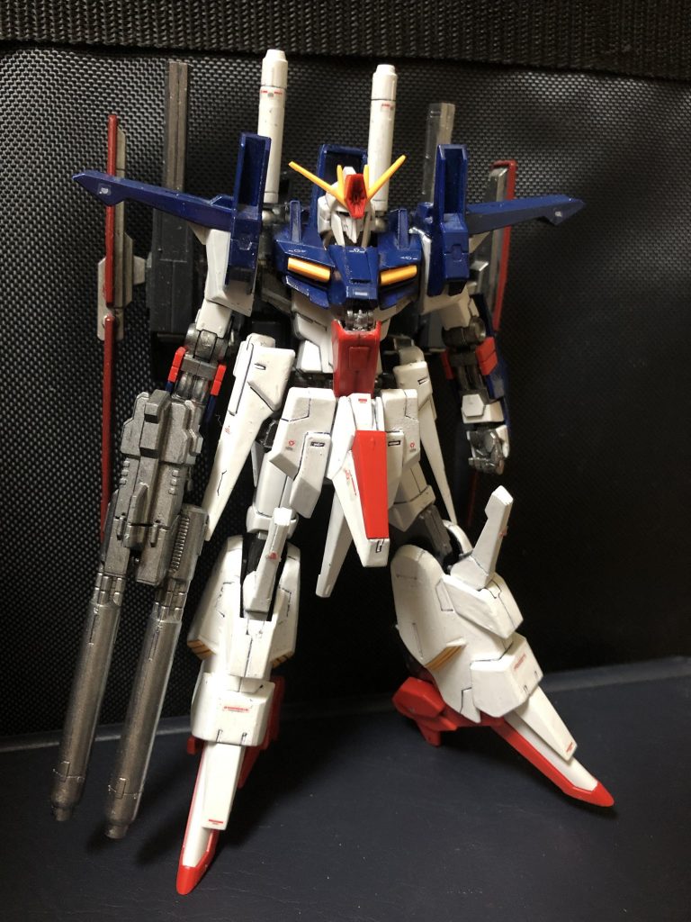 機体解説  (ビルドファイターとしての仮想設定)
型式番号 MSZ−010RE
ZZガンダムの設計を一から見直し、改修した機体。
ZZガンダムは、A、Bパーツ、コアブロックに分かれ、それぞれ戦闘機型に変形し、多様な戦況に対応出来るようになっていた。
ただしその結果、コストは高騰し、メンテナンスが難解となったり、運用に際して多数のパイロットを必要としたりと扱いづらく、試作だけで開発は滞っていた。