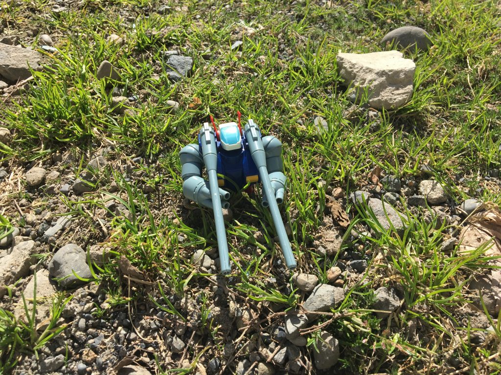 ここまで成長した『ガンタンク』は意思が芽生え、気ままに動きます。
カメラを不思議そうに見ていますね。
性格によっては、踊っていたりする場合もあるようです。