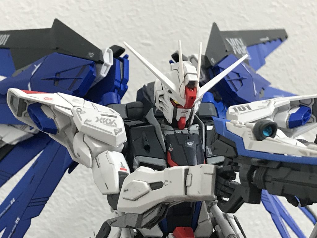 アンテナは白に塗りました。