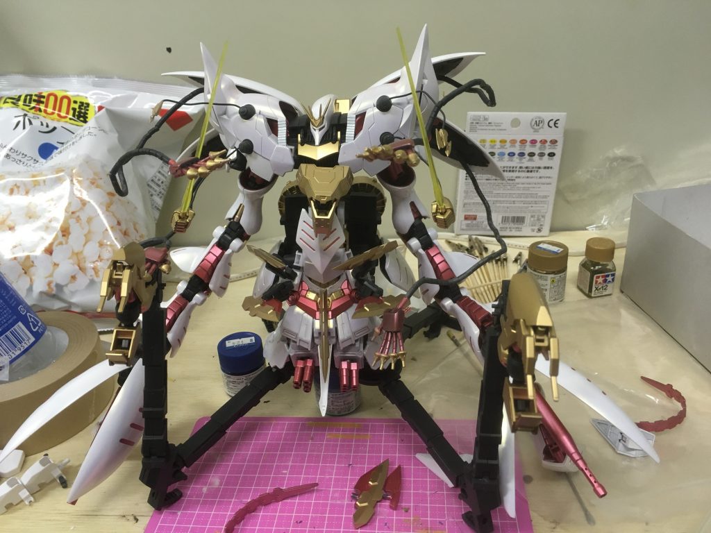 1年ぶりに組み立てた為どんな風に組むのかをかなり忘れており、「このくそみてぇに難しい立体パズルを作った奴は誰だよ」とか文句をいい言いながら完成しました。