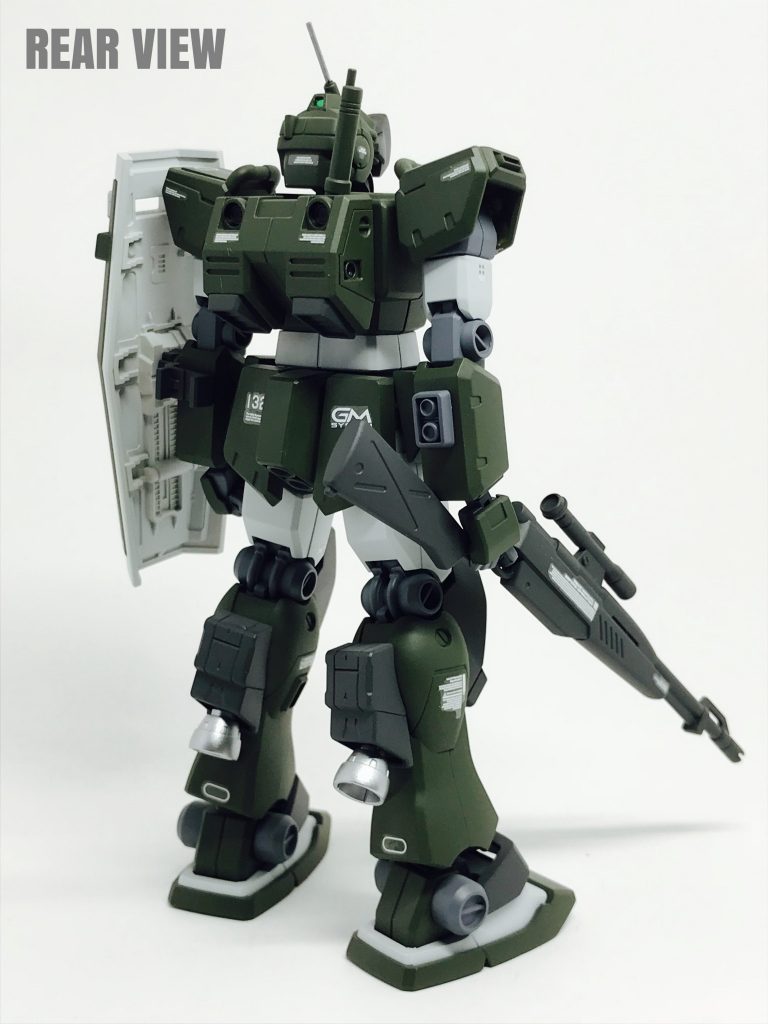 バックビューです。
スナイパーですが、敢えてシールド
を装備してみました。
ライフルはジムスナⅡを流用して
おります。