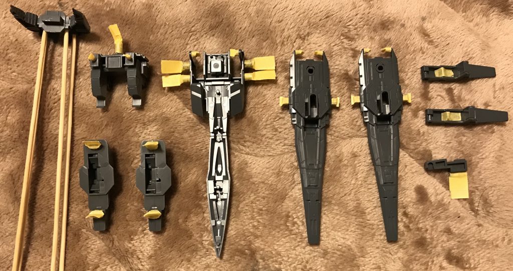 内部フレームの塗装は接続ピンにマスキングをして組み付けしやすく
ニュートラルグレイで内部を塗装