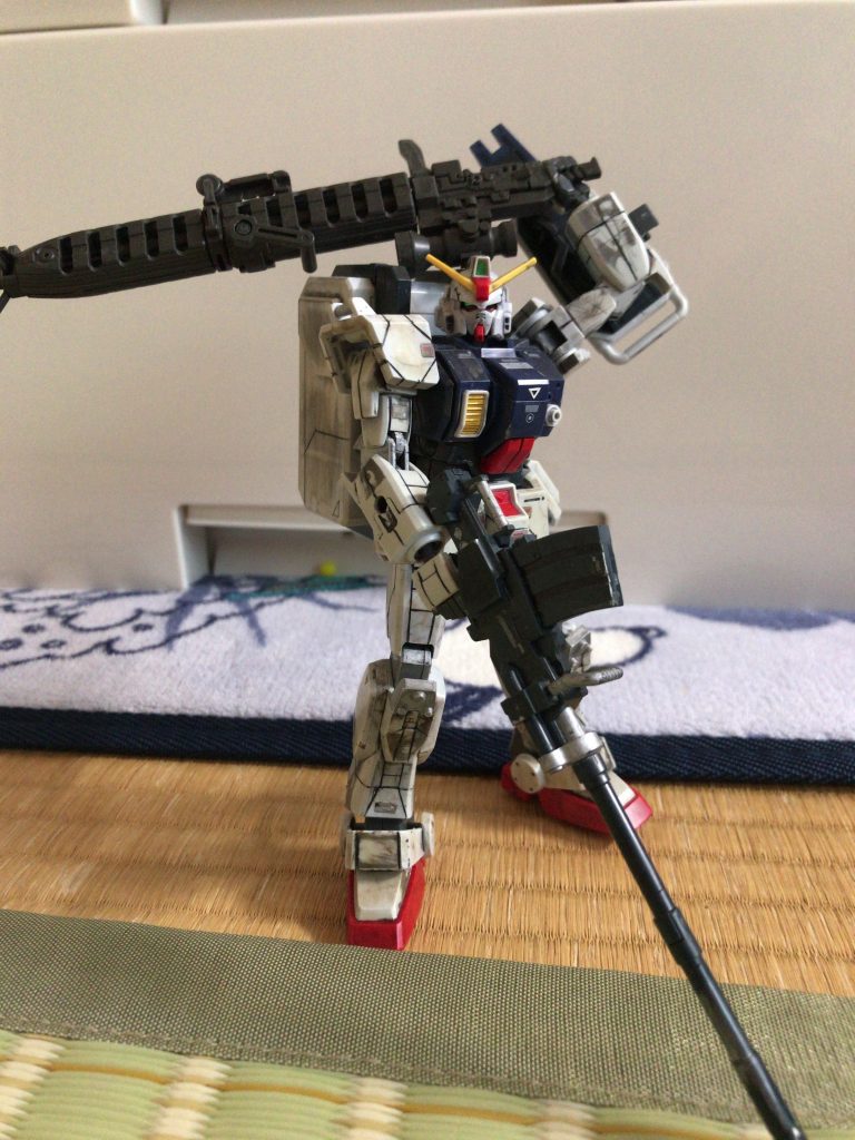 同じく試作型ロングレンジビームライフルを持たせたものです。ポーズ的には1番好きなポーズです。