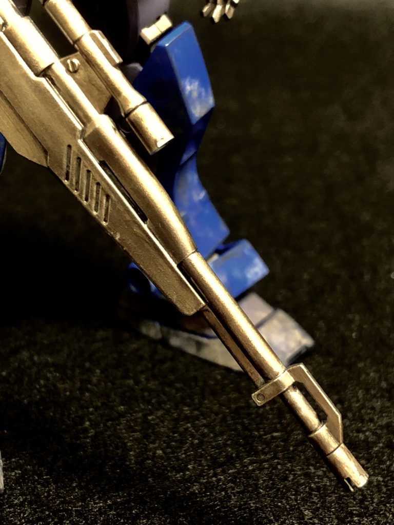 ライフルはシルバーで塗装してからリアルタッチマーカーで、汚してみました。