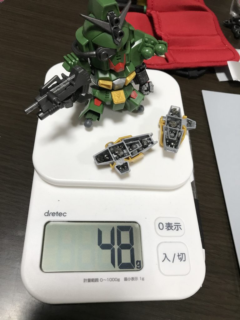 とんとん相撲への出場を目指していたので、ガン玉を足裏に入れて、重さを増してます。足に重りを仕込むと安定感が違いますね。