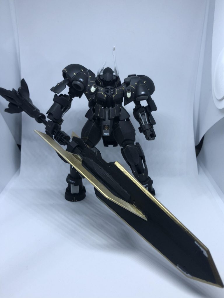 改造した武器を持たせてみました。
撮影ブースが簡易的なので収まり切りません。