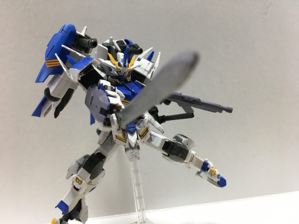 基本の格闘武器はナイトブレードの二刀流です
高出力のブースターを使ったヒット&アウェイの戦法を得意としています