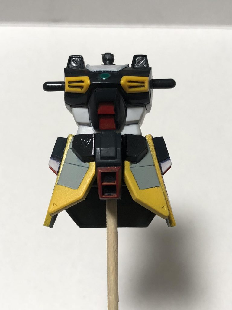 ボディの塗り分けです。色数多いのでエアブラシとマーカー塗りの併用です。
…いつも通りでした。
今回シャープペンの出番が多かったです。