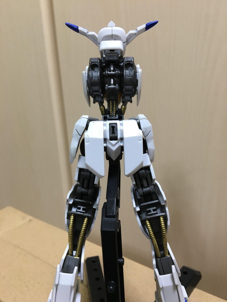 こんな感じで細かなところに金色の塗装をしてみました。この部分だけじゃないですけど……。