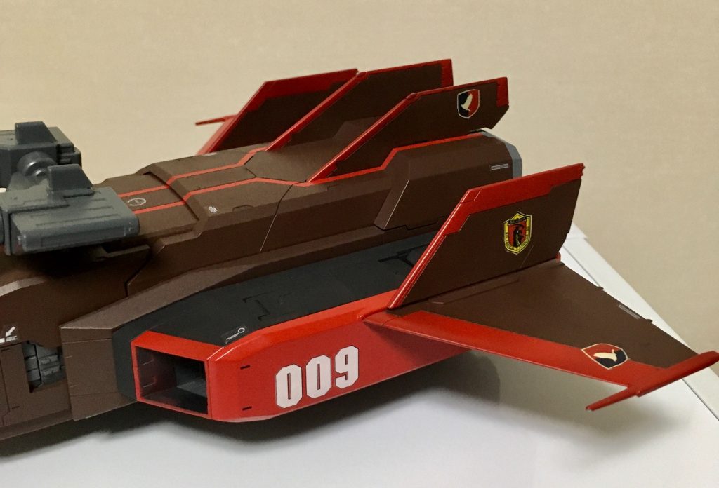 各部のマーキングは余り物から。機体番号以外は割と適当です。