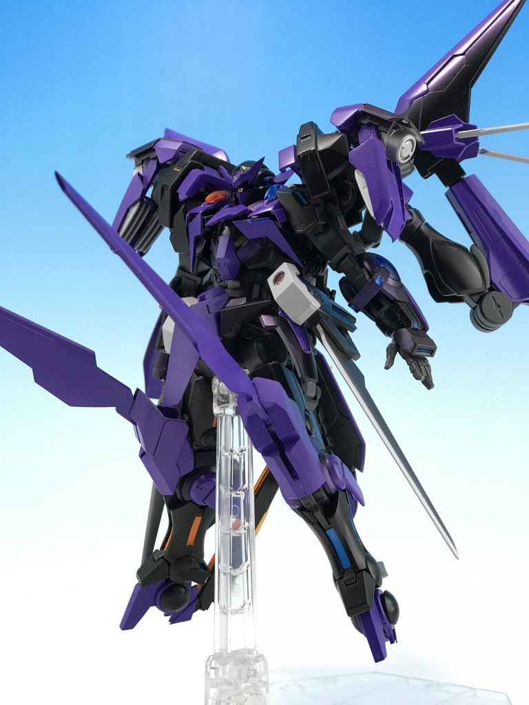 腰にはGNショットダガーを装着可能。
ネオジム磁石を頑張って仕込んでます。