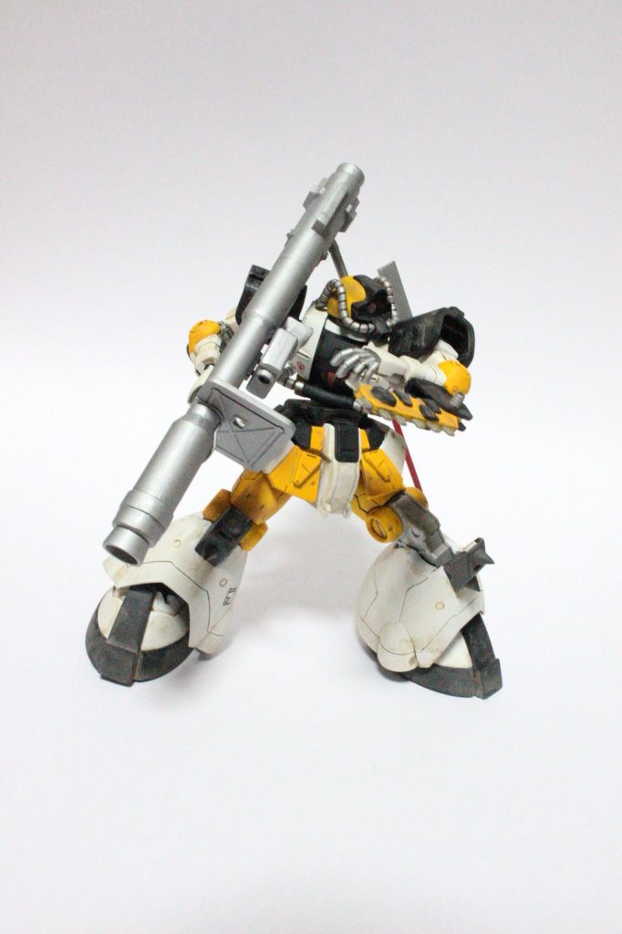 左腕の自作武器のチェーンソーです。この作品で一番のお気に入りでこだわりのポイントです。