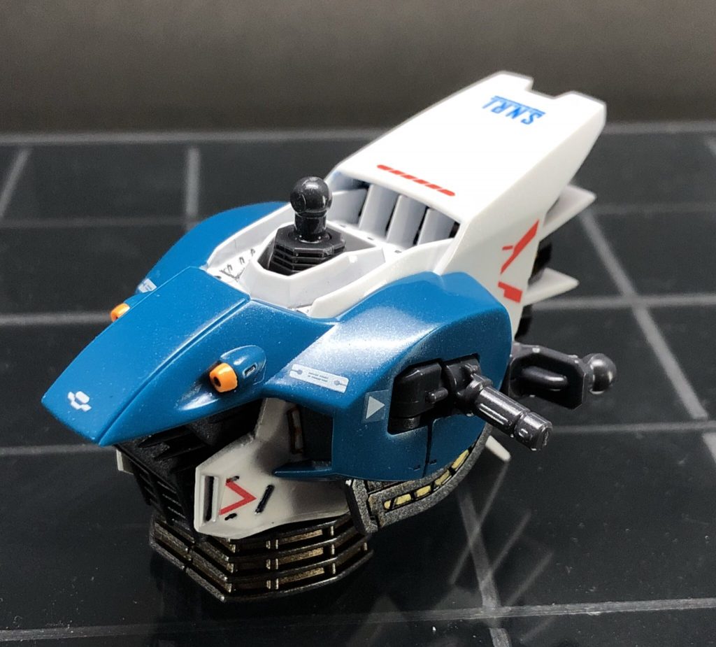 一旦磨きだしと、デカール貼り
このあとさらにパールを吹いてパソコンの層をつくりました。デカールの段差消しも、兼ねてです。