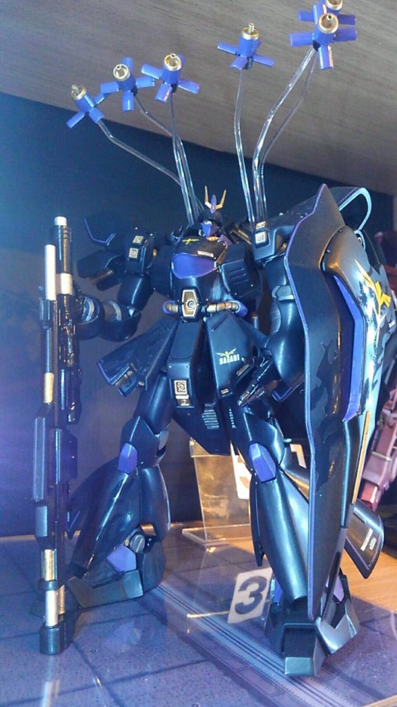 黒いサザビー–2枚目/制作者：@3zbzyD2COdTt9py