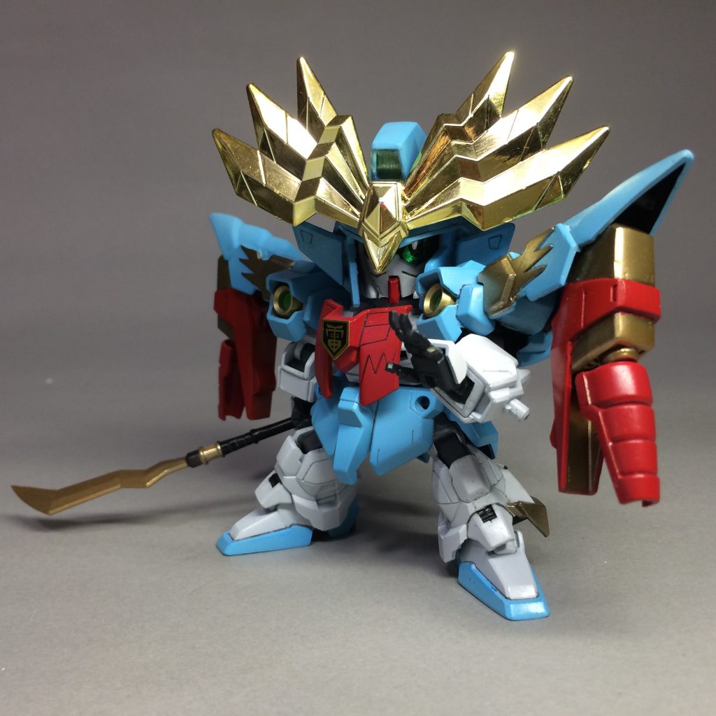 膝可動が加わったことにより、「フル可動」と呼べる最低限のラインまでになったのではないでしょうか。
様々なポーズをとって遊べます。