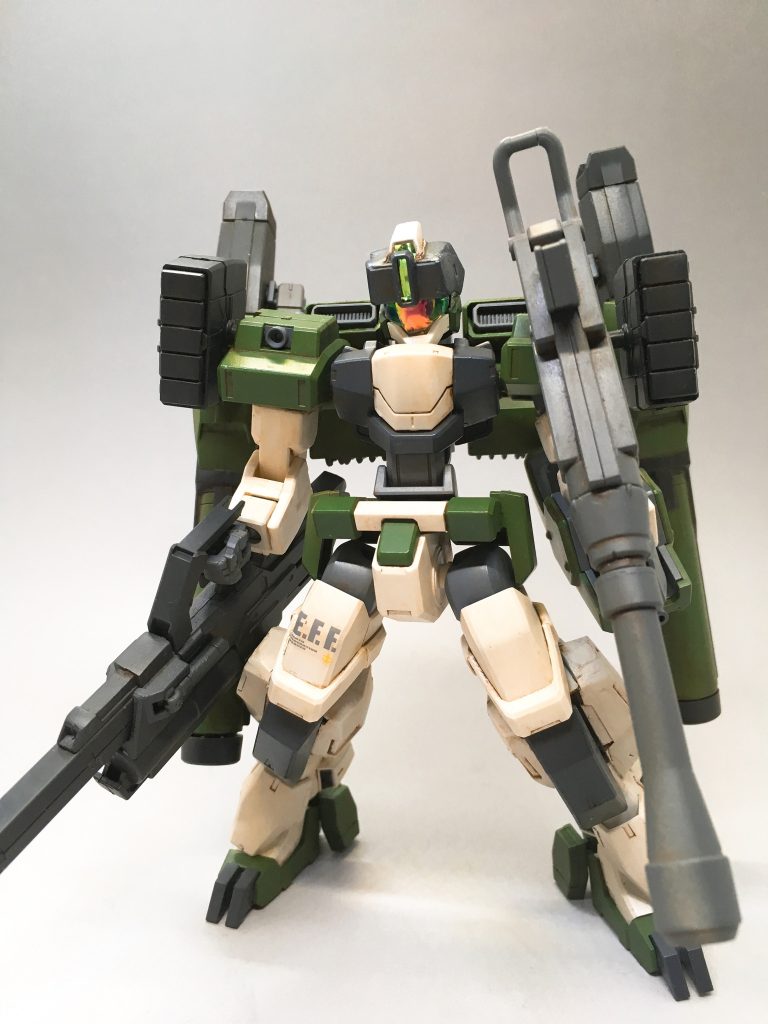 正面から。自分としては多めにデカールを貼りました。脚はサバーニャ、武装はレオパルドダヴィンチからコンバートしています。