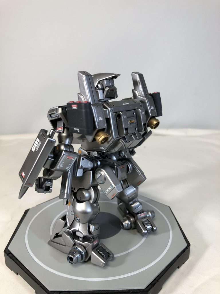 前方、後方から。グリモア・レッドベレー
をベースにしていますが、グリモア感ゼロとなっております。
オリジナルではなく、ベルゼルガ物語に登場するライト級AT ウォリアー1 がモチーフ
(というかまんま)です。
ボディにレッドベレーのコンテナを使用しておりハッチが開きます。そのギミック、次の写真からスタート!