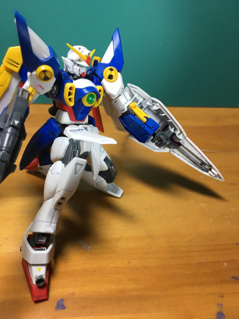 第6話くらいでリリーナを守ったときのアレ。ここから、ヒイロがただ冷徹な兵士ではないことを実感できるいい場面でした。