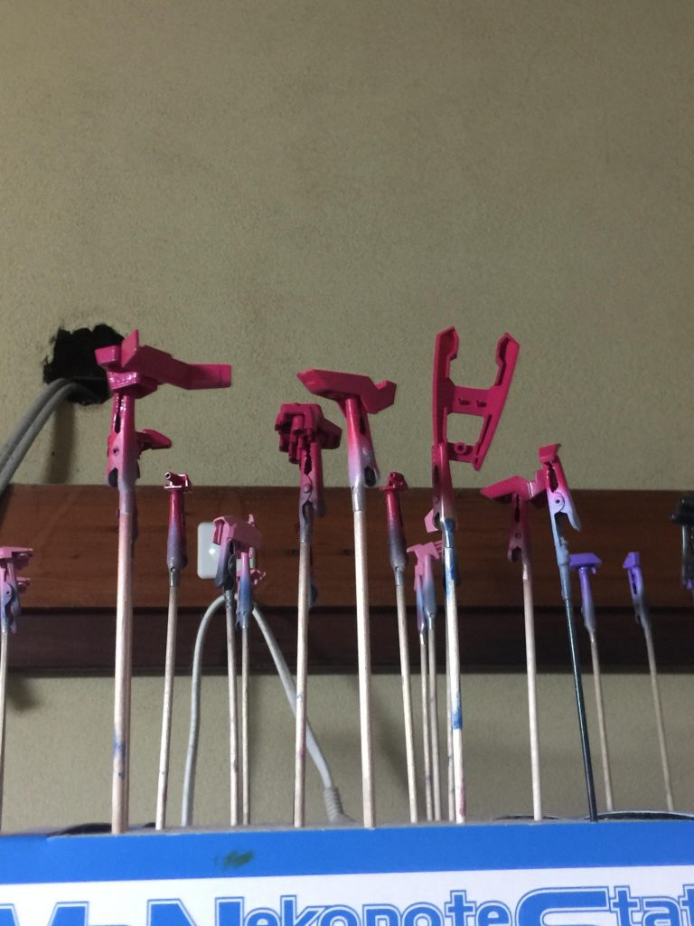 Mr.カラー あずき色を エアブラシで 塗装した工程