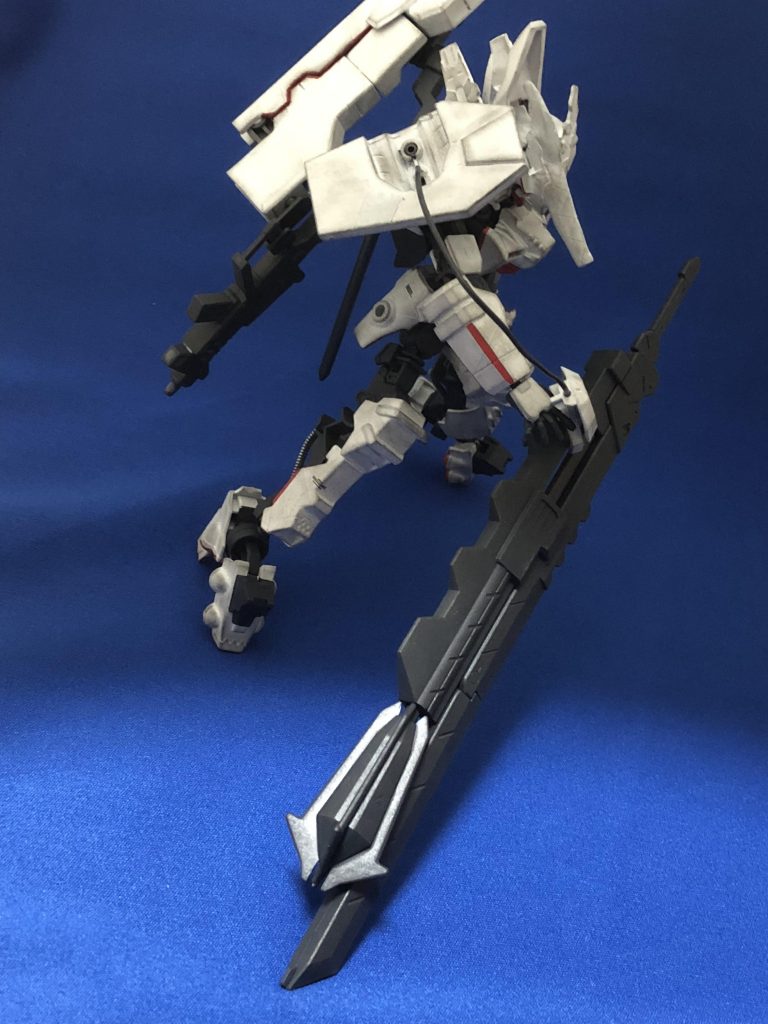 巨大剣型キャノンを宇宙空間で振り回すイメージ
クロスボーンでザンバーをアンカーで振り回していたことのリスペクトです