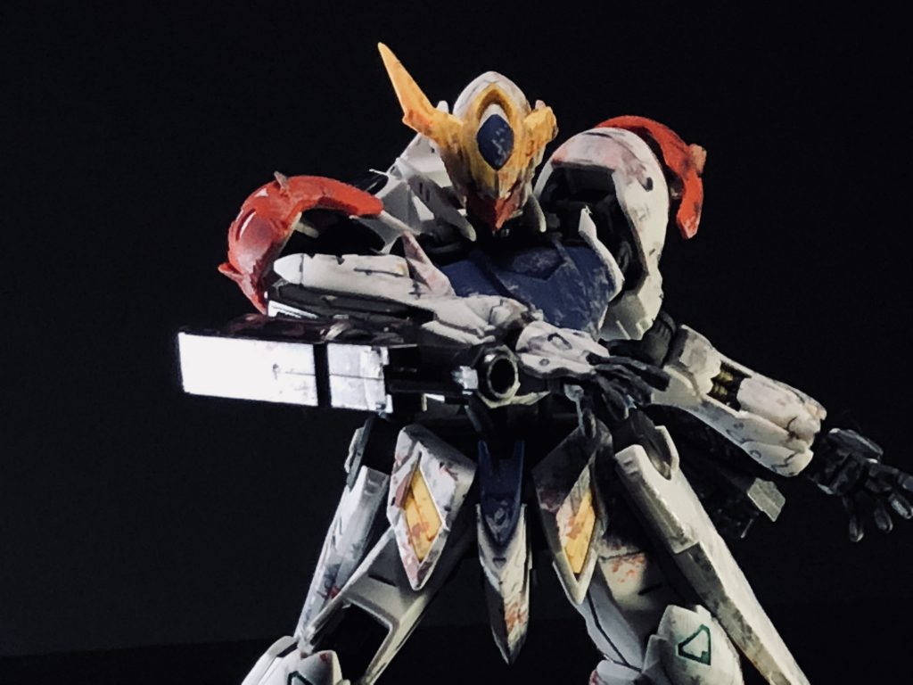 右胸の破損は右腕吹っ飛んだ際の破損なので表現してません。