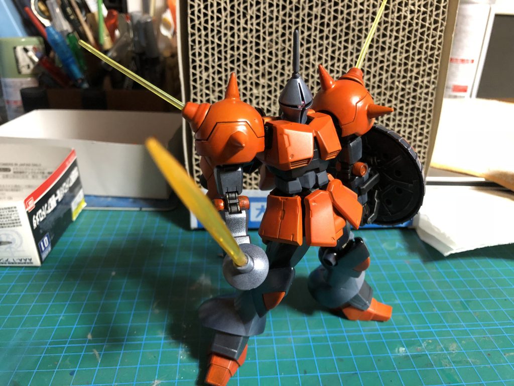 肩からのビームサーベル(？)はAGE1タイタス風。