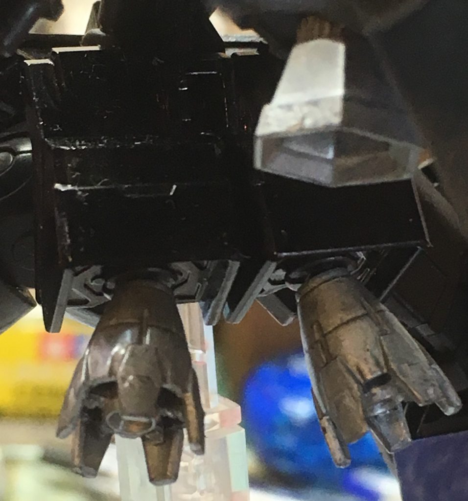 補助動力であるエイハブスラスター。主に高機動下の姿勢制御に使われた。