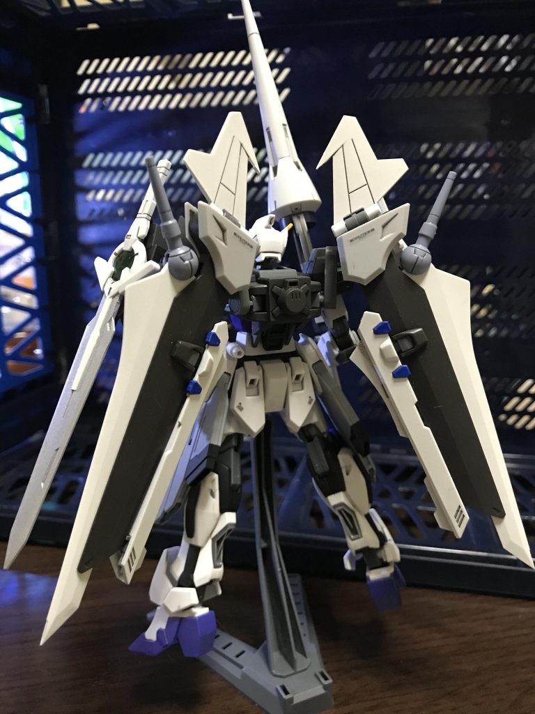 後ろ ノワールストライカー積んでますよ。
