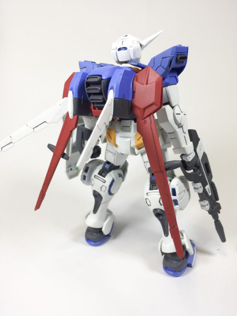 後ろから

羽はRGエールストライクから拝借してます

この手のキットの羽を改造するときRGストライクの羽とミキシングするのが1番楽ですね(手抜きとも言う←)