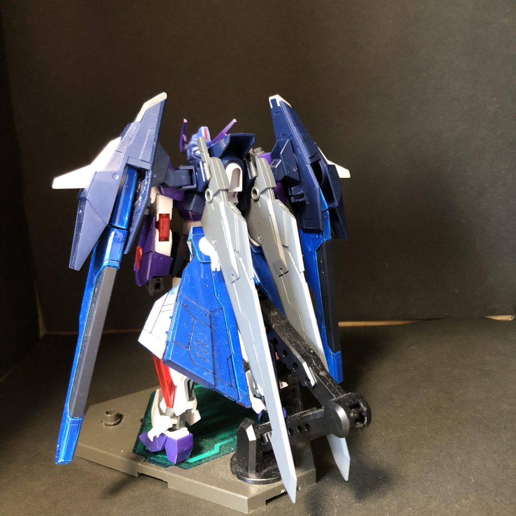 背面。大きいリアスカートが好みなので、Aストフリのレールガンを後ろに回して、リアスカートに見立てています。