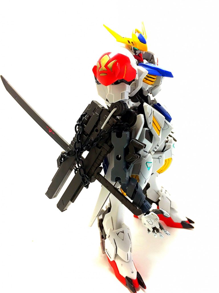 ## 変形大型義腕遠距離銃
ライフルを腕に直接繋げて、更には太刀を収納(?)する事が出来る義腕
射撃形態と腕部形態の二つがある